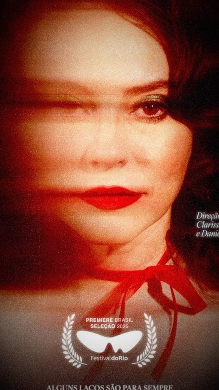 ? Assisti em primeira mão a Herança de Narcisa e posso dizer que ele vai muito além de um filme de terror.

Durante a coletiva de imprensa, a diretora Clarissa Appelt, o roteirista Daniel Dias @paollaoliveirareal falaram sobre a proposta do longa: usar o horror para abordar culpa, trauma, relações